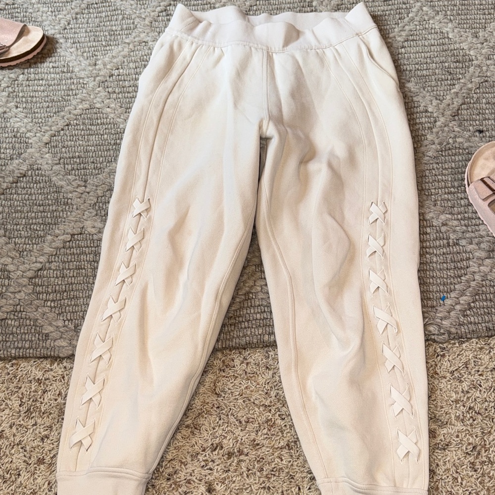 lululemon athletica Cream Joggers with Orange Tee - Picture 4 of 6